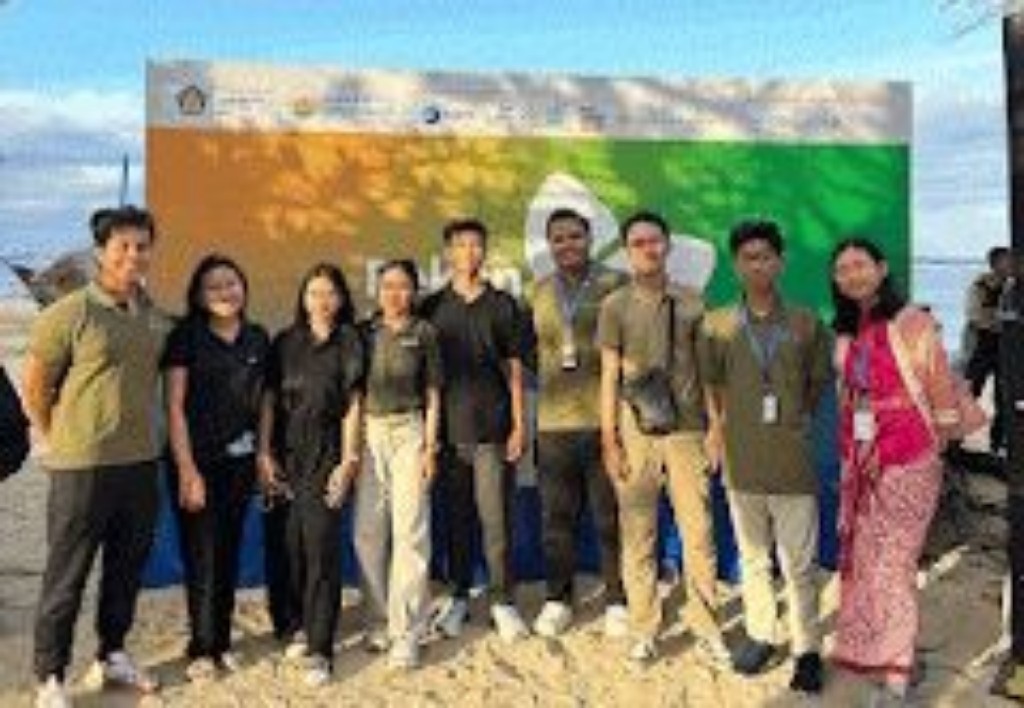Dokumentasi dari - Belajar Rakit Mobil Mini Tenaga Surya di Pasar Rakyat Bali Climate Week 2025