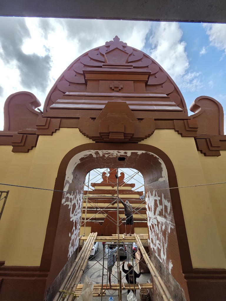 Dokumentasi dari - Gapura Pasar Badung Kembali Gunakan Fiberglass, Jangka Panjang akan Ganti dengan Batu Bata Merah