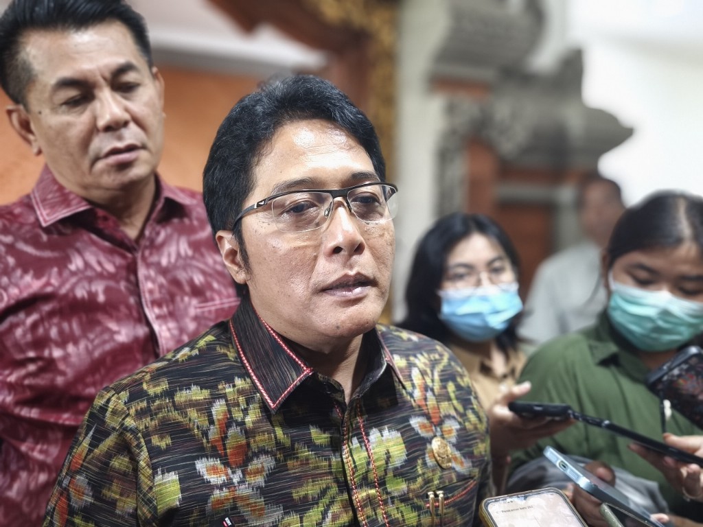 Dokumentasi dari - Reperda Nominee, Wagub Pastikan Bali Harus Jadi Tuan Rumah di Negeri Sendiri