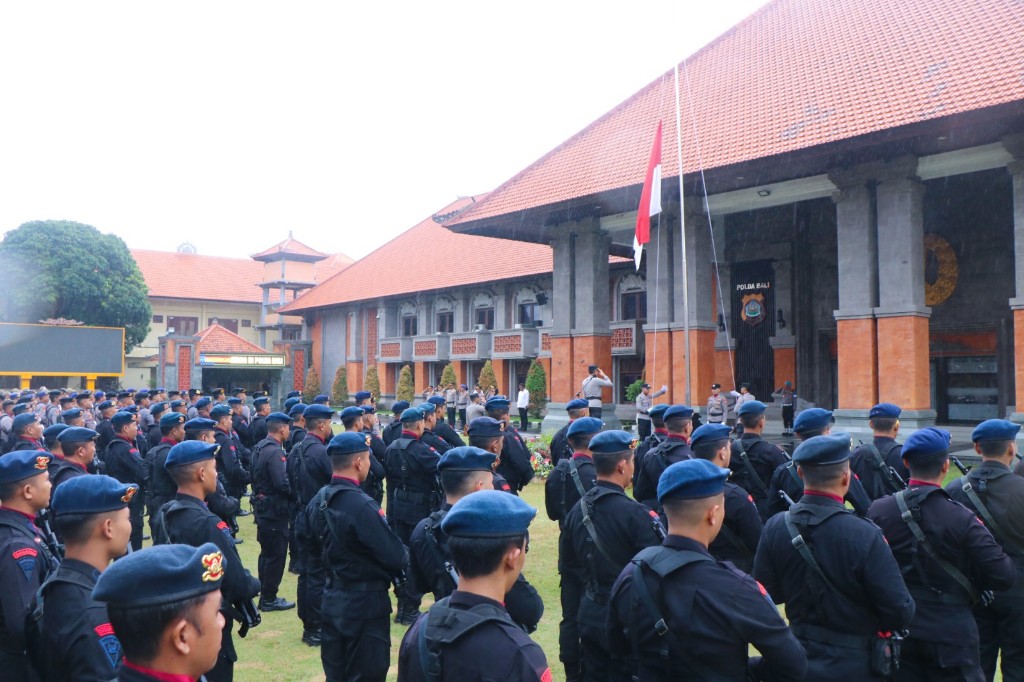 Hujanan, Polda Bali Tetap Gelar Upacara Peringatan Haornas Ke-42