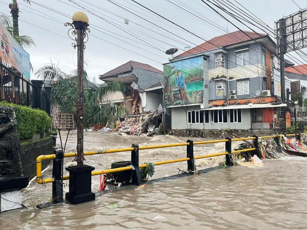 Dokumentasi dari - Pagewersi Bali Kebanjiran, Prof Sutarya;  Budaya Bali Wariskan Kebijakan Tata Kelola Air, Tak Seharusnya Banjir