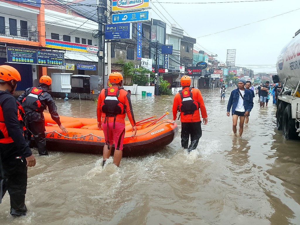 Dokumentasi dari - Tim SAR Gabungan Evakuasi Korban Banjir di Bali