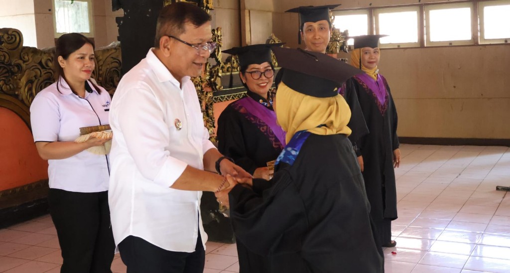 Dokumentasi dari - Lansia Berdaya, 64 Siswa Sekolah Lansia di Buleleng Diwisuda