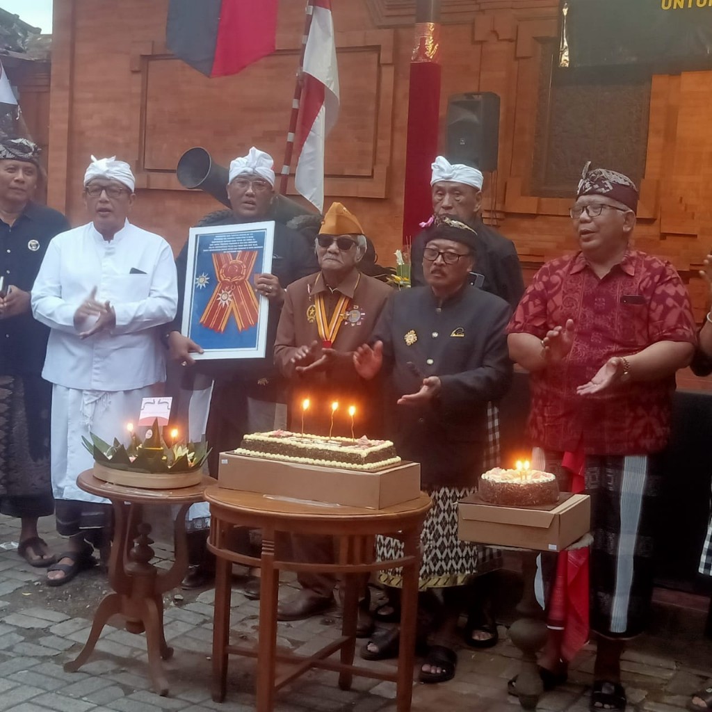 Dokumentasi dari - HUT Puputan Badung ke 119 di Jro Gde Petangan Ubung, Syukuran Atas Penganugrahan Bintang Maha Putra Adi Purna