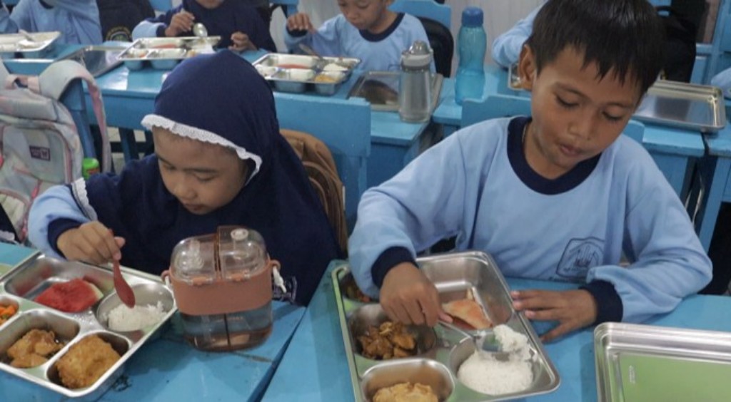 Program Makan Bergizi Gratis, Dapat Sambutan Siswa MI Terpadu Mardlatillah Singaraja