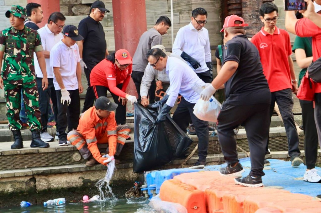 Dokumentasi dari - Bergandeng Tangan, Pulihkan Kota Denpasar Pasca Banjir