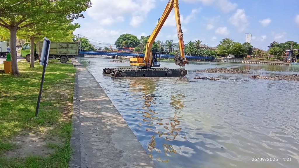 Dokumentasi dari - Evaluasi Pascabanjir Bersama Desa Pemogan, BWS Bali Penida Lakukan Pengerukan Waduk Muara