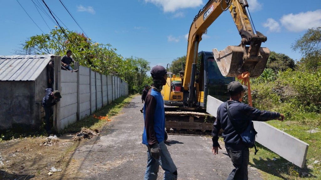 Dokumentasi dari - GWK Terus Bongkar Tembok Pembatas, Siapkan Pengalihan Jalan untuk Mobilitas Masyatakat