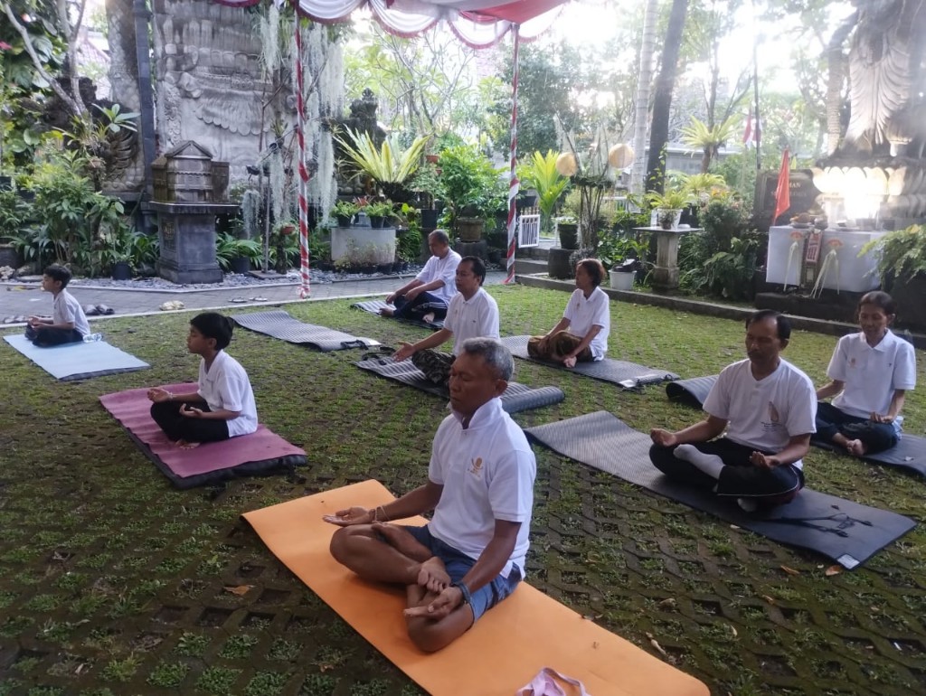 “Yoga Membebaskan Anda” Sesi Sanatan Kriya Bulanan Dhyan Foundation di Bali