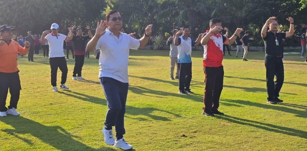 Dokumentasi dari - Bupati Buleleng Sutjidra Ajak ASN Peduli Lingkungan di Tengah Cuaca Ekstrem