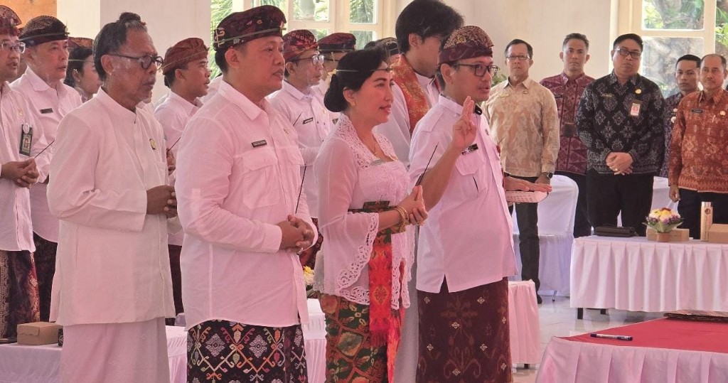 Dokumentasi dari - Bupati Lantik Pejabat Baru, Gede Ngurah Dharma Seputra Sebagai Kadis PMPTSP Kab.Buleleng, Sebelumnya Kabid TRBK Dinas PUTR Buleleng