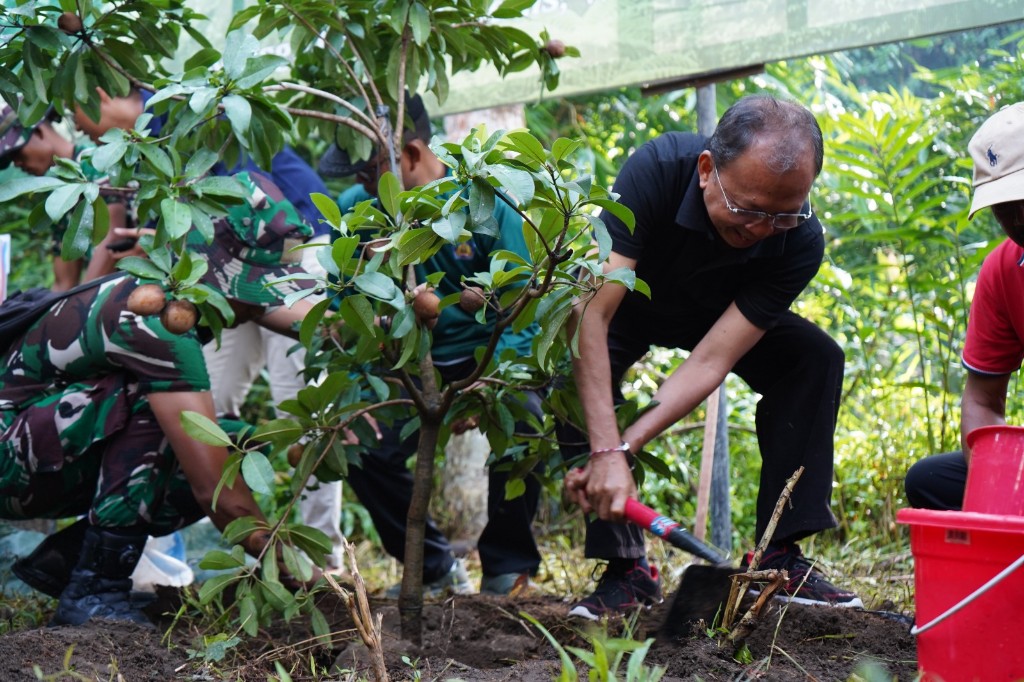 Dokumentasi dari - Tanam Pohon di Sempadan Tukad Ayung