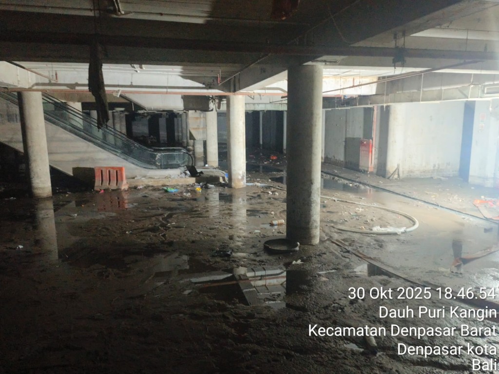 Dokumentasi dari - Pasca Banjir: Pemulihan Lantai Basement Pasar Badung, Kebutuhan Listrik, Selanjutnya Perbaikan Mesin Sumpit