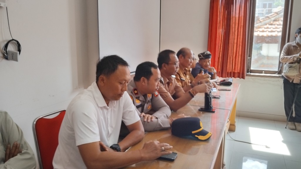 Dokumentasi dari - Mediasi Desa Adat Jimbaran dan PT Jimbaran Hijau Tidak Ada Kesepakatan  Tercapai