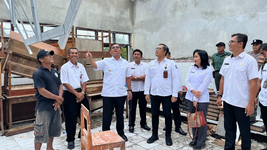 Dokumentasi dari - Proyek Revitalisasi Sekolah Dapat Perhatian Serius Bupati Buleleng Nyoman Sutjidra 