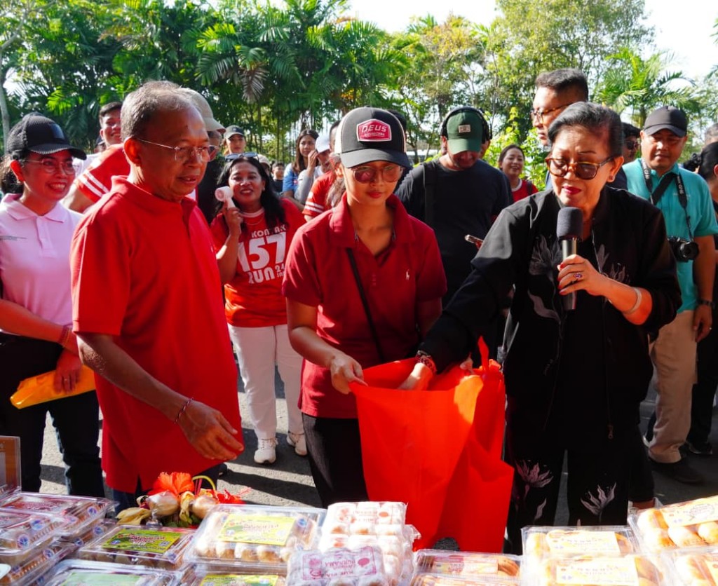 Dokumentasi dari - Dukung UMKM Difabel, Gubernur Koster dan Ibu Putri Borong Ratusan Cup Kopi untuk Pengunjung Pasar Murah