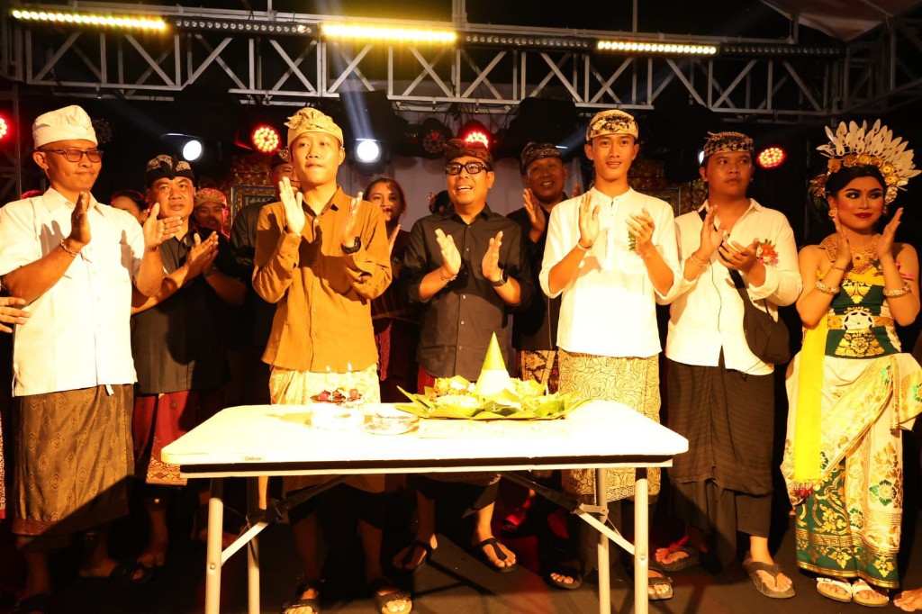 Dokumentasi dari - Wawali Arya Wibawa  Hadiri HUT ke-54  ST Yowana Mekar Banjar Dualang Peguyangan Kaja