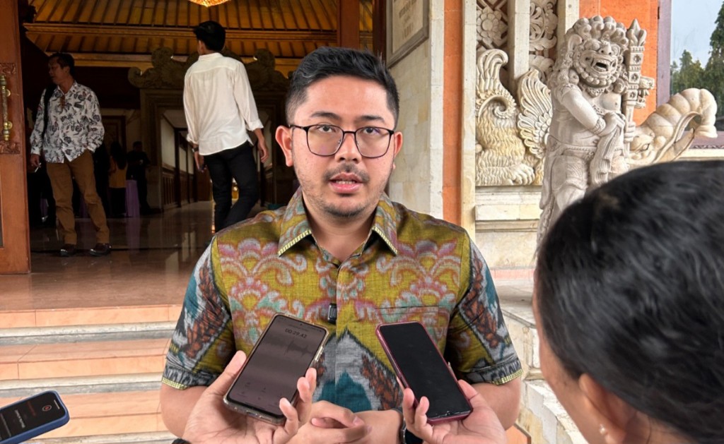Dokumentasi dari - Ajus Linggih Soroti Keluhan Pembelian Pertamax Berlebihan, Minta Pertamina Lakukan Pembatasan di Momen Hari Raya Galungan