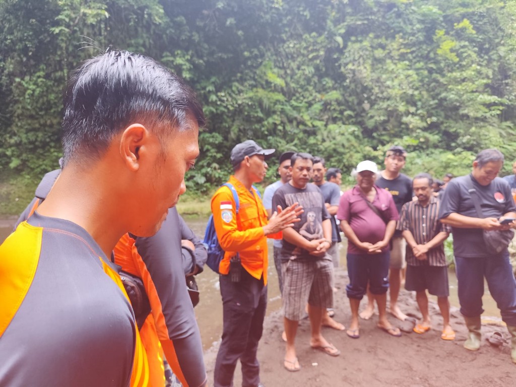 Dokumentasi dari - Pemuda 15 Tahun Tenggelam Di Air Terju Mengening