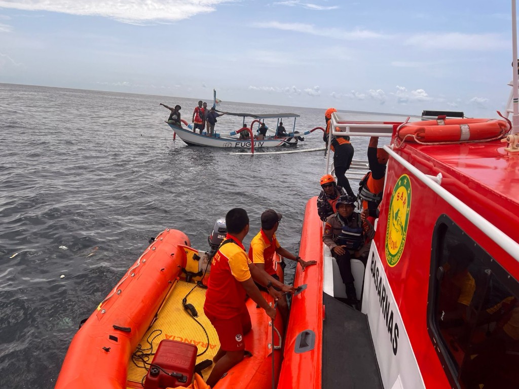 Dokumentasi dari - Tim SAR Temukan Nelayan Yang Hilang Di Pantai Karang Sanur