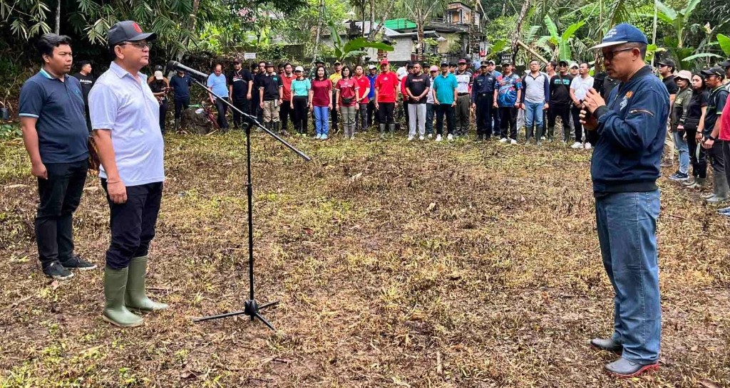 Dokumentasi dari - Peringati Hari HMPI, Bupati Sutjidra Pimpin Penanaman Pohon, Perkuat Konservasi di Desa Ambengan