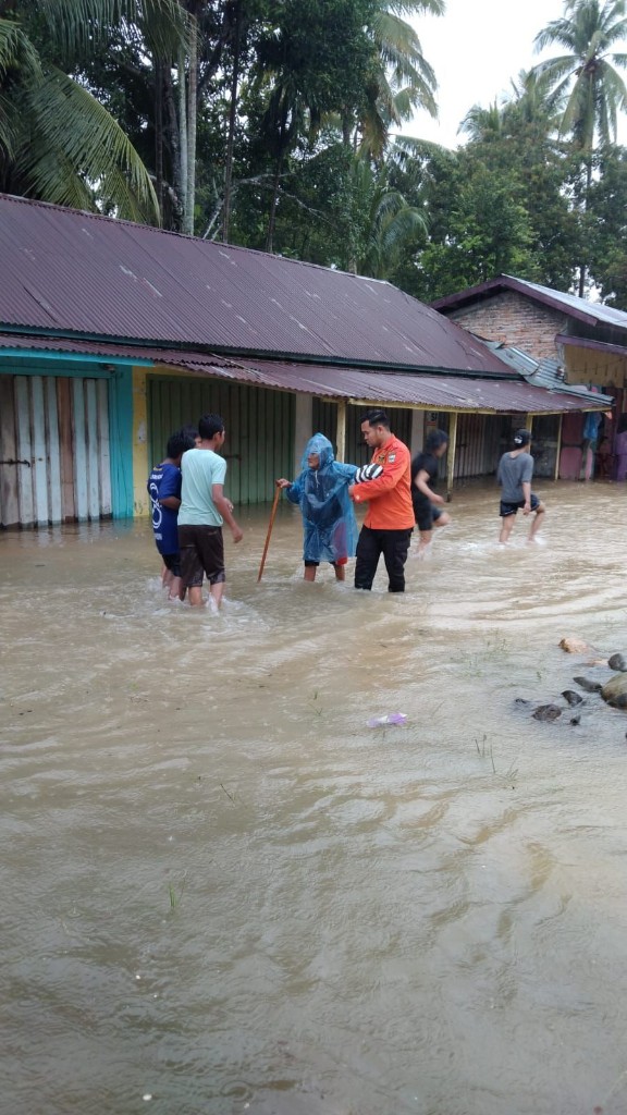 Dokumentasi dari - Hujan Lebat Picu Banjir di Padang Pariaman, Ratusan Rumah Terendam