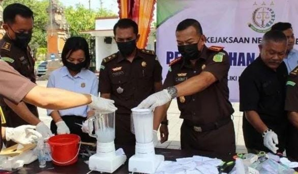 Dokumentasi dari - Kejari Buleleng Musnahkan Barang Bukti Dari 52 Perkara, Didominasi
Kasus Narkoba 