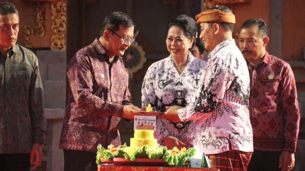 Dokumentasi dari - HGN 2025 di Buleleng: Bupati Sutjidra Tegaskan Guru sebagai Motor Transformasi Digital Pendidikan
