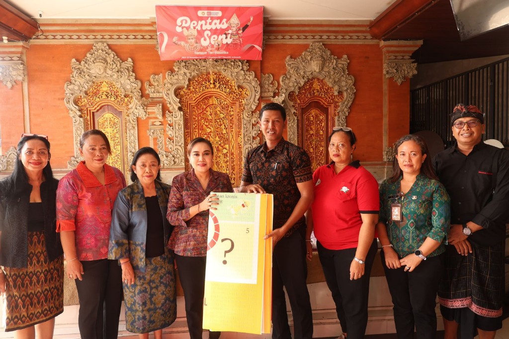 Tingkatkan Pola Asuh 1000 HPK, Pemkot Denpasar Kembali Serahkan Bantuan Alat BKB Kit Stunting