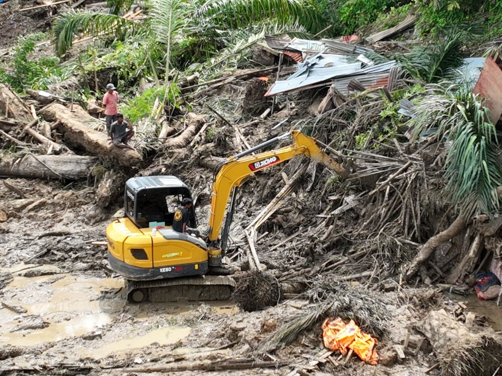 Perbaikan Akses Jalan Percepat Distribusi Bantuan bagi Warga Terdampak di Sumbar