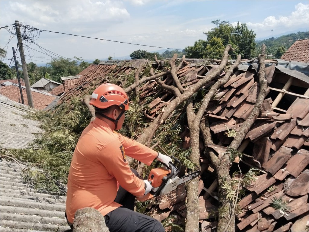 Dokumentasi dari - Cuaca Ekstrem Desember: Ratusan Warga Terdampak, Pemerintah Gencarkan Penanganan Bencana