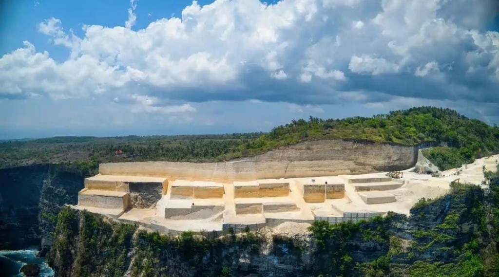 Dokumentasi dari - Retakan Serius Ditemukan: Pansus TRAP DPRD Bali Pastikan Kavling Pinggir Tebing Nusa Penida Masih Disegel 