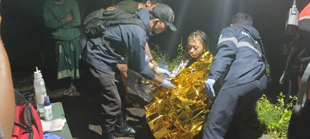 Dokumentasi dari - Wisatawan Perempuan Terbawa Arus Saat Surfing Di Pantai Geger Nusa Dua