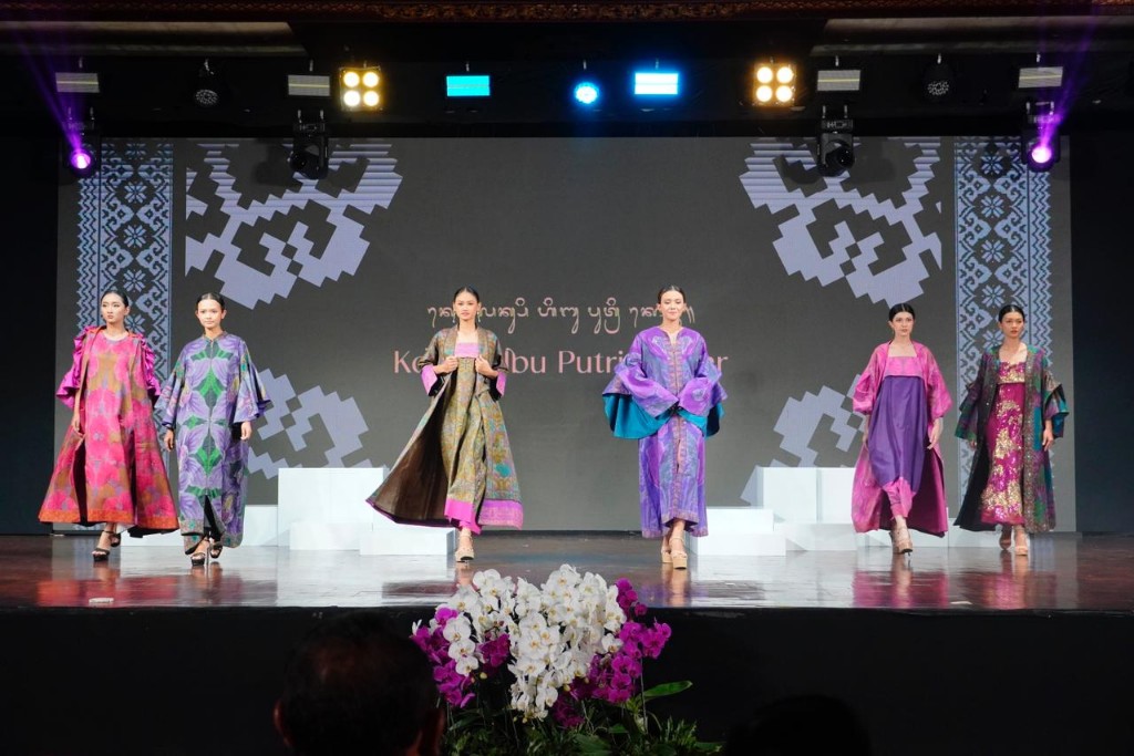 BDWF Sesi 2 Hari Ketiga, Tampilkan Koleksi Formal dan Kasual dari 7 Perancang Bali serta Koleksi Pribadi Putri Koster
