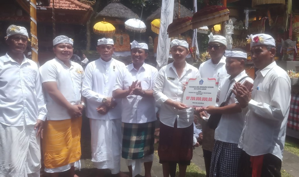 Anggota DPRD Badung Gde Aryantha Hadiri Upakara Pecaruan "RsiGana" Di Pura Kahyangan Jagat Dalem Warung Desa Adat Canggu