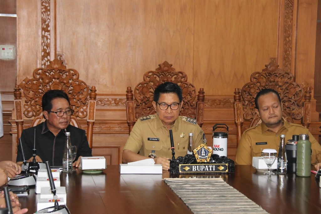 Jelang Nataru, Wakil Ketua III DPRD  Sunarta Bupati Adi Arnawa Pimpin Rakor Lintas Sektoral