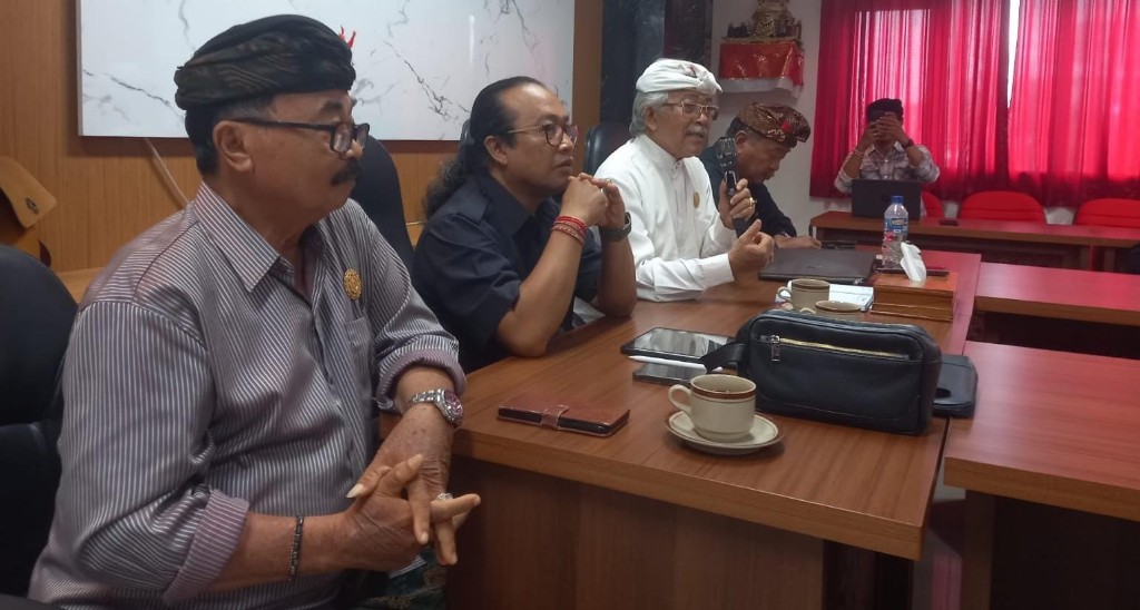 Warga Desa Adat Banyuasri Buleleng, Minta MDA Provinsi Bali, Mengukuhkan Bendesa Adat Banyuari