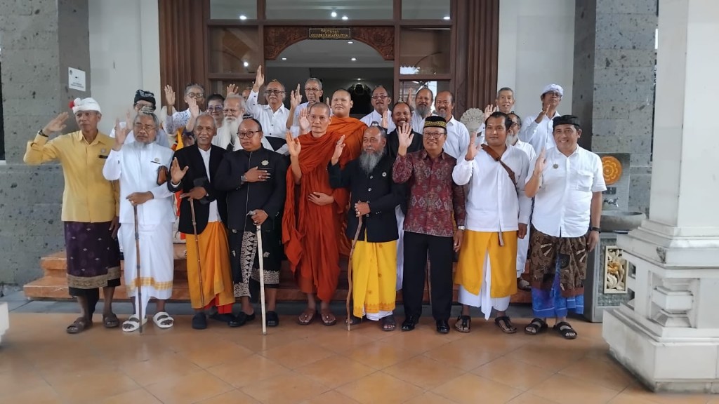 Dokumentasi dari - Bencana Bali - Sumatera, PHDI Gelar Doa Bersama Lintas Agama di Ruang Indraprasta UNHI Denpasar