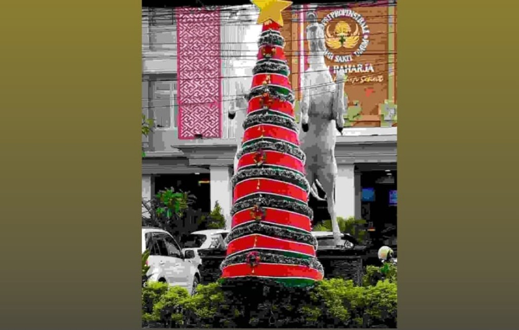 Hargai Kebhinekaan dan Toleransi, RSU Puri Raharja Pasang Pohon Natal Jumbo