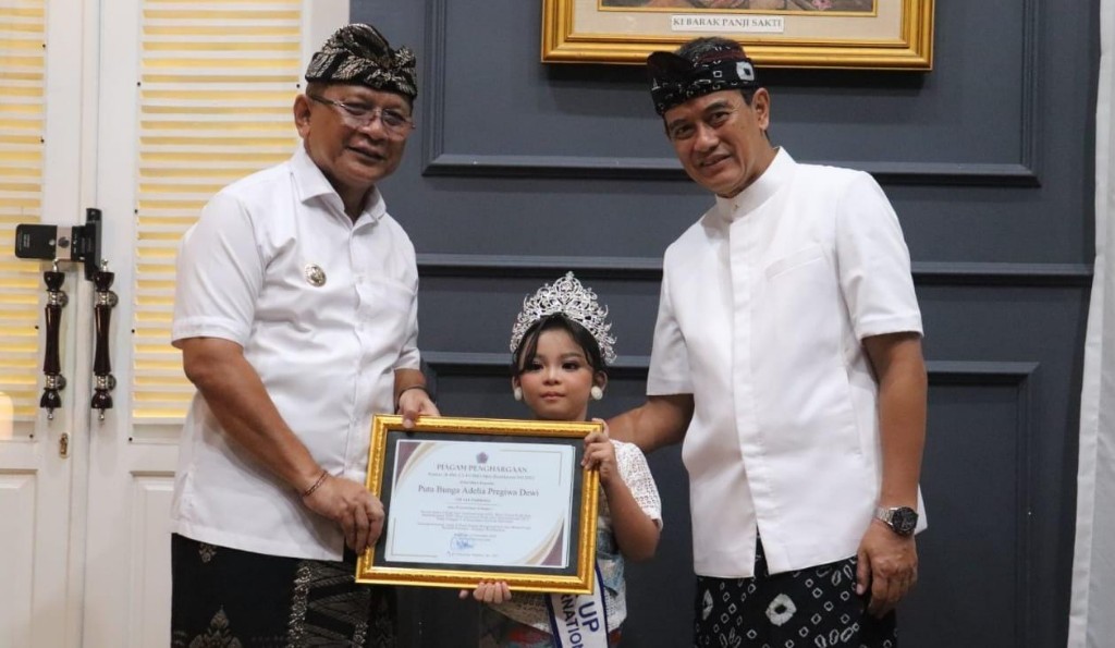 Dokumentasi dari - Bupati dan Wakil Bupati Buleleng Apresiasi Anak Berprestasi Tingkat Nasional hingga 