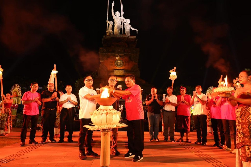 Dokumentasi dari - Penyalaan Api Suci Buka Gelaran Denfest ke-18, Momentum Mulat Sarira, Jadi Model Festival Olah Sampah Mandiri Hingga Kuatkan UMKM Lokal