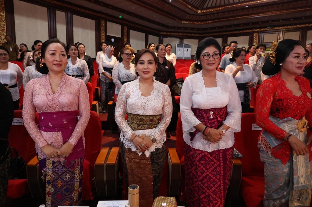 Dokumentasi dari - Peringatan Hari Ibu Provinsi Bali, 'Momentum Bergandengan Wujudkan Perempuan Percaya Diri, Berdaya, dan Terus Berkarya'