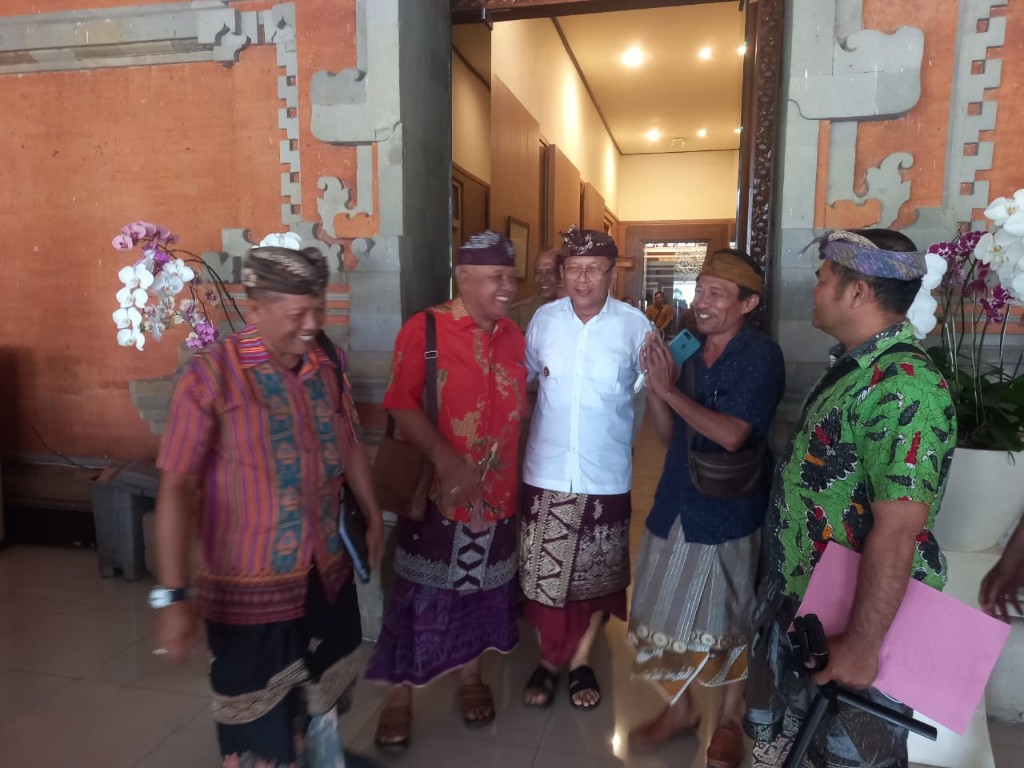 Kantor Desa Disegel Sejak Beberapa Hari, Bupati Buleleng Nyoman Sutjidra Minta Warga Sudaji Segera Buka Segel Kantor Desa