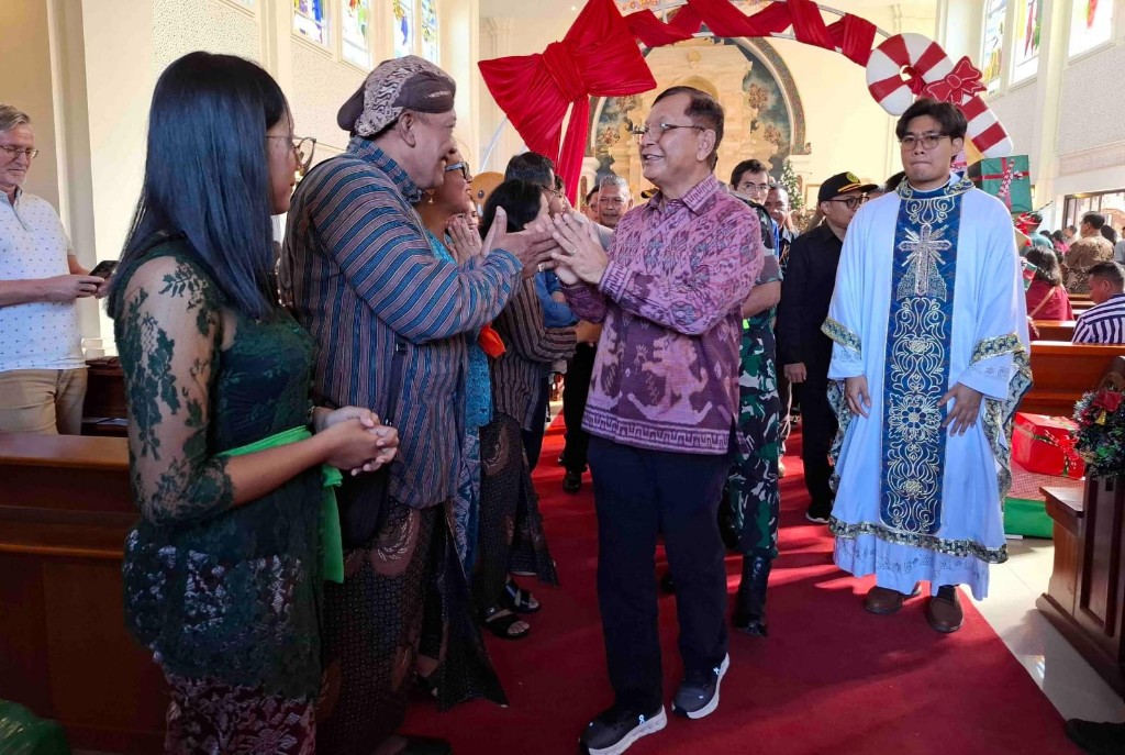 Dokumentasi dari - Bupati Buleleng Nyoman Sutjidra Pantau Pelaksanaan Ibadah Natal 2025, di Sejumlah Gereja di Kota Singaraja