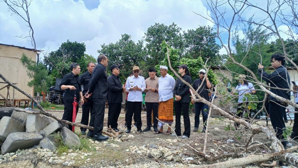 Dokumentasi dari - DPRD Denpasar Pantau Proyek Jalan Pantai Pemelisan Muntig Sidakarya Untuk Upakara Bukan Komersial di Kawasan Managrove