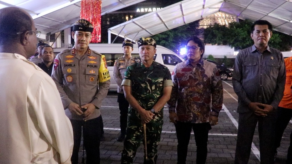 Wagub Giri Prasta Tinjau Pengamanan Malam Tahun Baru di Kuta, Situasi Bali Kondusif