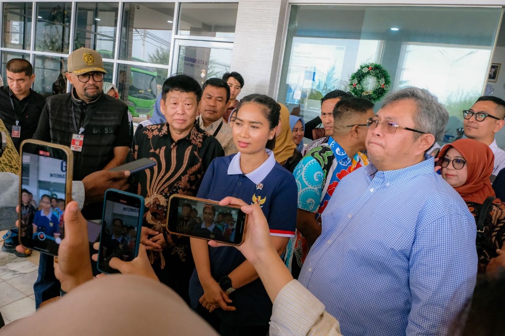 Kepri di Garis Depan: Wamenpar Sambut Wisatawan Perdana dan Tegaskan Peran Strategis Batam