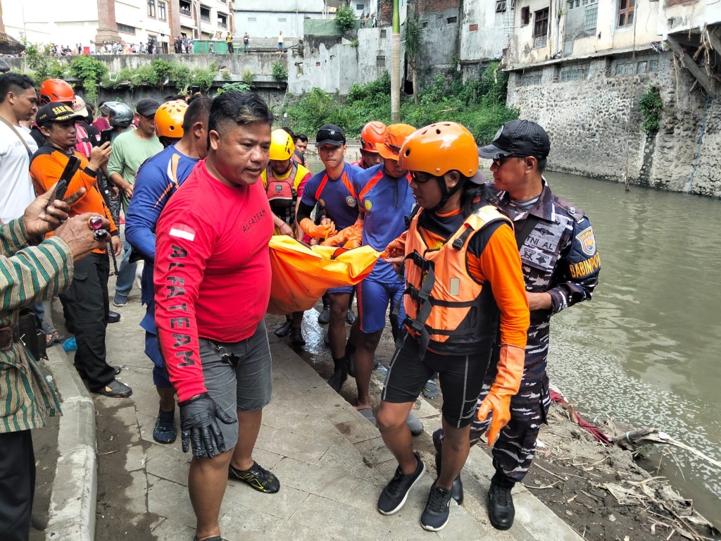 Dokumentasi dari - Korban Tenggelam di Tukad Badung Berhasil di Temukan
