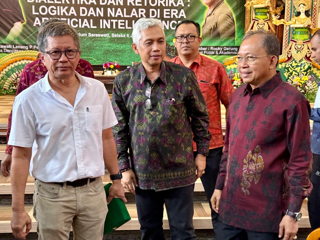 Hadiri Kuliah Umum Rocky Gerung di Unmas, Gubernur Koster Ajak Mahasiswa Manfaatkan AI Tanpa Tinggalkan Jati Diri