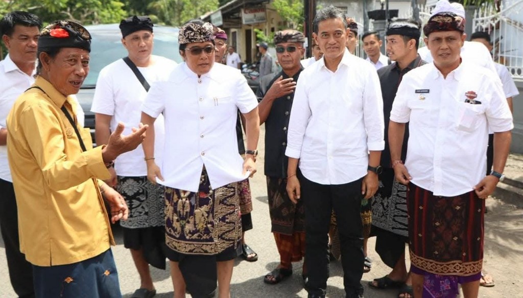 Dokumentasi dari - Kantor Perbekel Desa Patemon, Seririt, Buleleng Diplaspas, Wagub Bali Giri Prasta Tekankan Pelestarian Budaya Bali